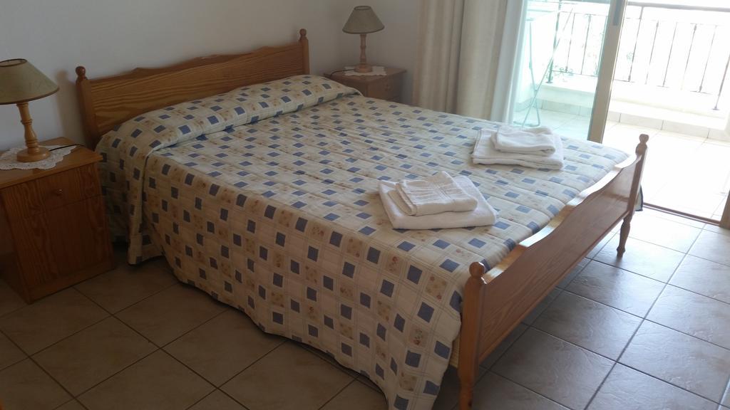 Pissouriana Hotel Apartments Luaran gambar